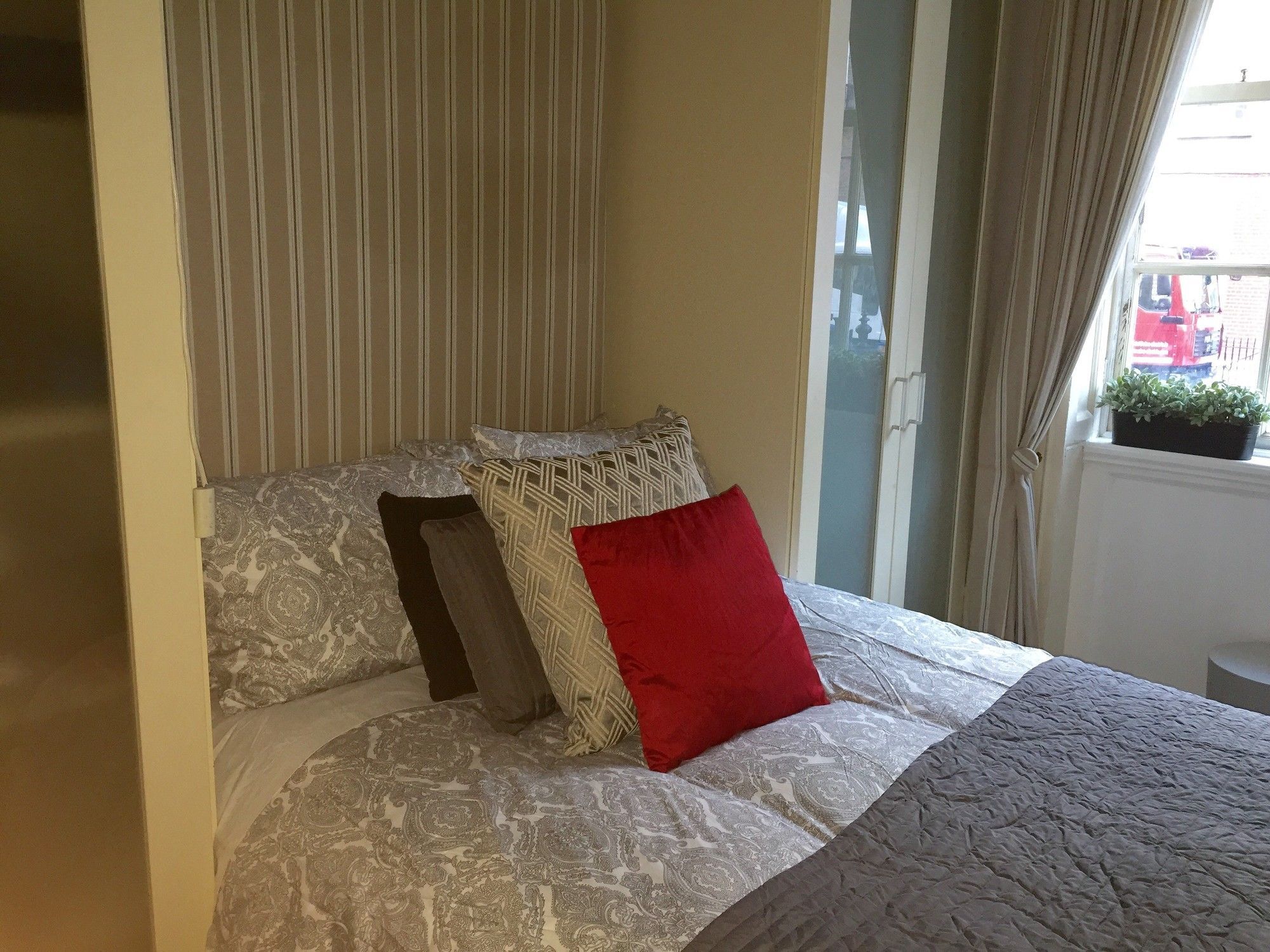 City Centre Georgian Style Apartment Дублін Екстер'єр фото